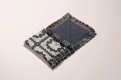 Retro Halloween Cute Ghost Jacquard Blanket - Image 4