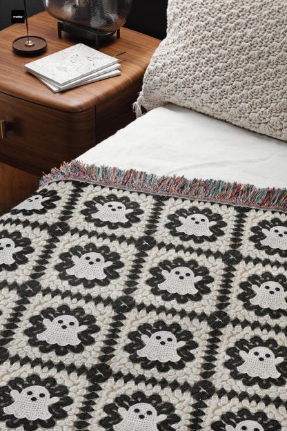 Retro Halloween Cute Ghost Jacquard Blanket - Image 2