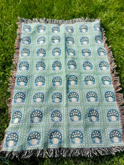 Retro fairytale style mushroom jacquard blanket - Image 6
