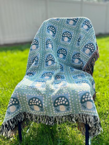 Retro fairytale style mushroom jacquard blanket