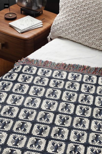 Retro niche geometric totem jacquard blanket