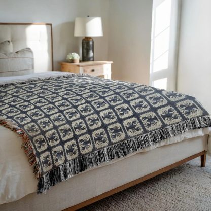 Retro niche geometric totem jacquard blanket - Image 3
