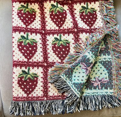 Retro sweet strawberry jacquard blanket - Image 5