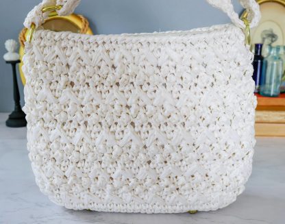Vintage white hand-woven shoulder bag - Image 7