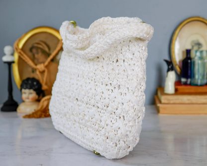Vintage white hand-woven shoulder bag - Image 3