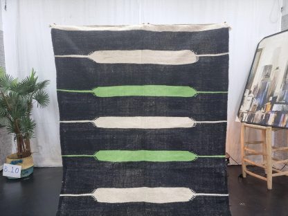 Handmade contrasting geometric line carpet - Image 9