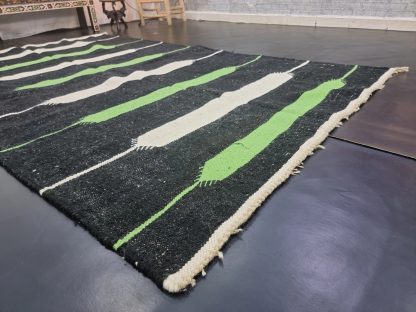 Handmade contrasting geometric line carpet - Image 6