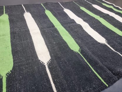Handmade contrasting geometric line carpet - Image 5