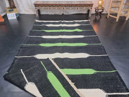 Handmade contrasting geometric line carpet - Image 3