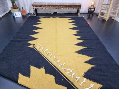 Black and yellow contrasting zigzag tassel rug - Image 2
