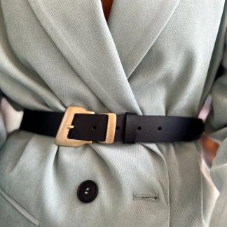 Simple gold buckle black leather belt