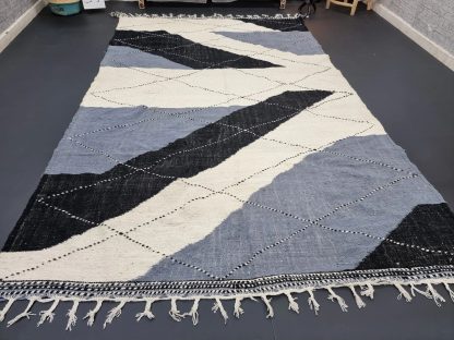 Handmade blue-gray geometric tassel carpet - Image 2