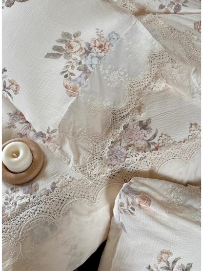 Lace floral cotton and linen four-piece bedding set - Image 4