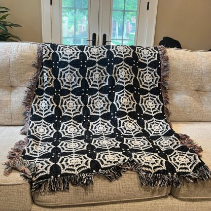 Vintage Dark Spiderweb Jacquard Blanket