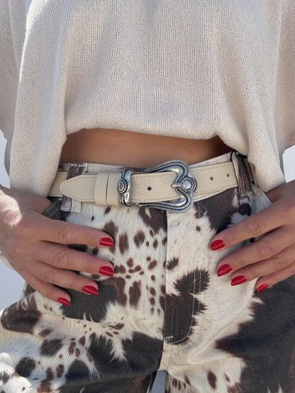 Vintage carved heart buckle off-white belt - Image 6
