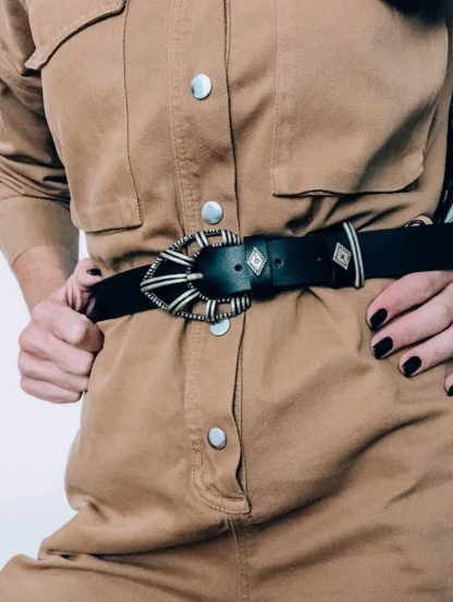Vintage style black belt with metal carved buckle - Image 3