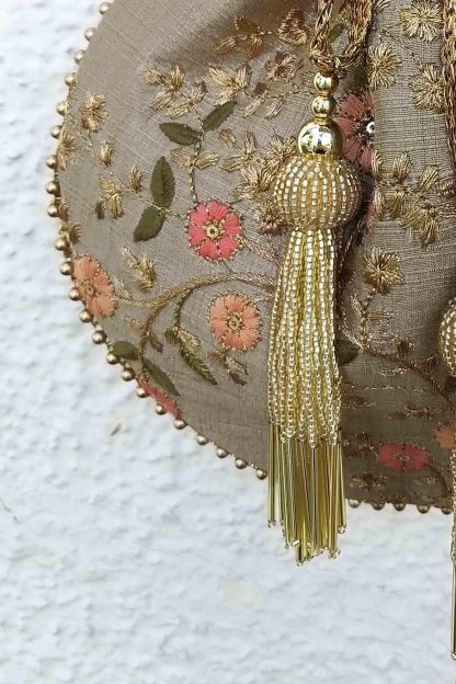 Ancient style embroidered sachet - Image 3