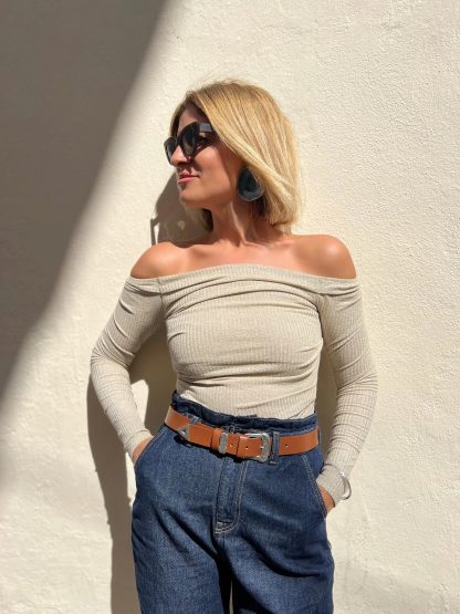 Simple and versatile double-buckle brown belt