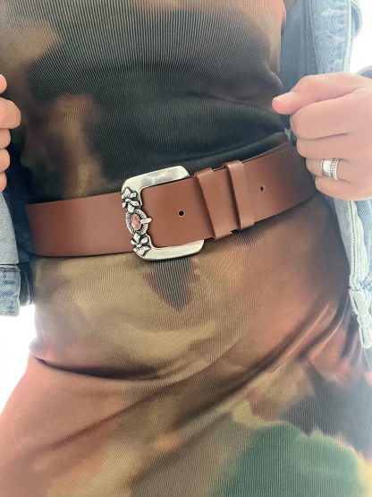 Western vintage carved buckle brown belt - Image 3