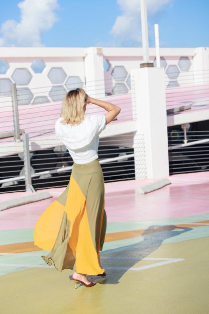 Yellow and brown contrasting high-waisted high-slit draped maxi skirt - Image 11