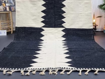 Handmade geometric sawtooth rug - Image 8