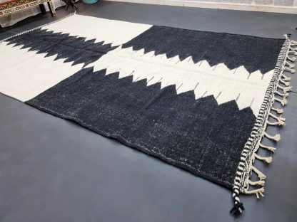 Handmade geometric sawtooth rug - Image 7