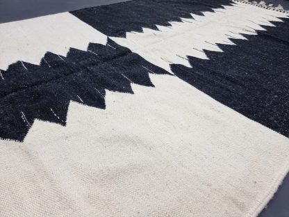 Handmade geometric sawtooth rug - Image 5