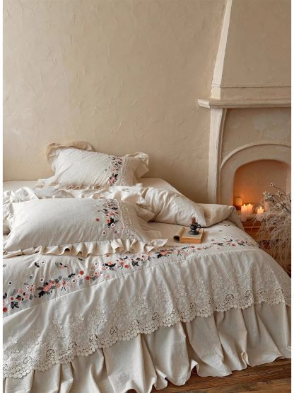 Pastoral embroidered lace four-piece bedding set - Image 7