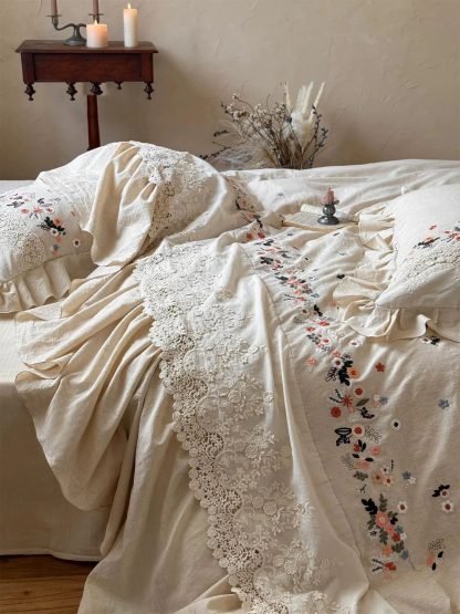 Pastoral embroidered lace four-piece bedding set - Image 4