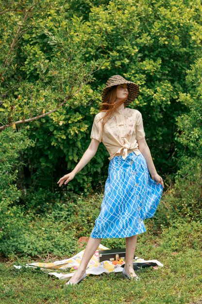Blue and white geometric pattern button-front high-waist A-line midi skirt - Image 6