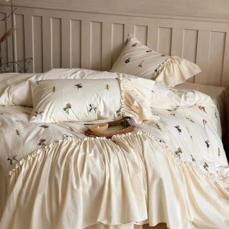 Pastoral Plant Embroidery Ruffle Four-Piece Set