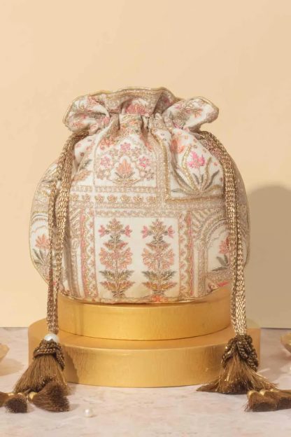 Retro palace jacquard drawstring bag - Image 4