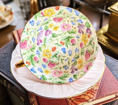 Embossed gilt bone china cup and saucer set - Image 5