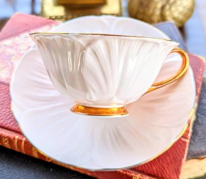 Embossed gilt bone china cup and saucer set - Image 2