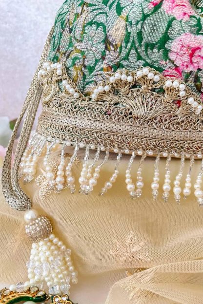 Luxurious vintage pearl embroidered handbag - Image 6
