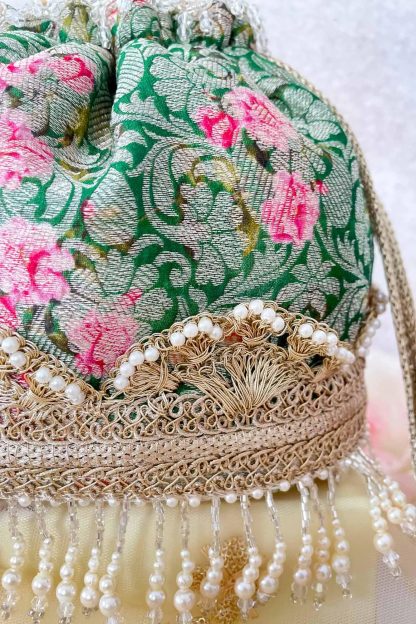 Luxurious vintage pearl embroidered handbag - Image 4