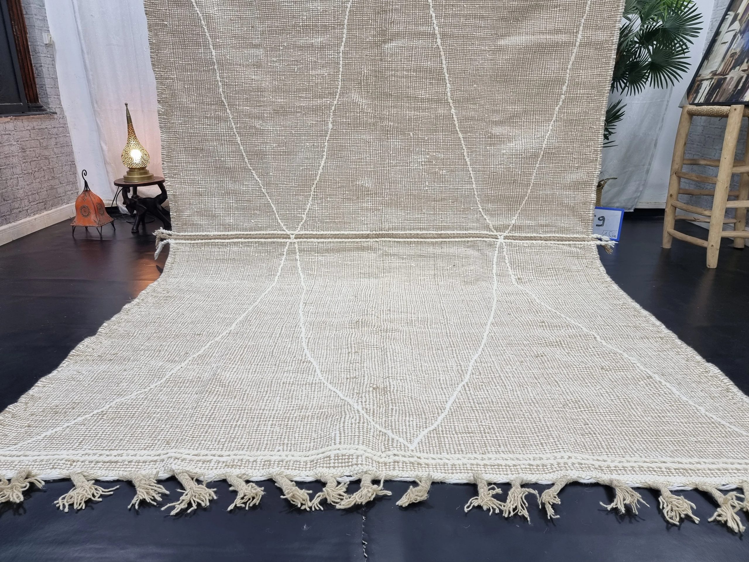 Natural beige geometric tassel rug - Image 8