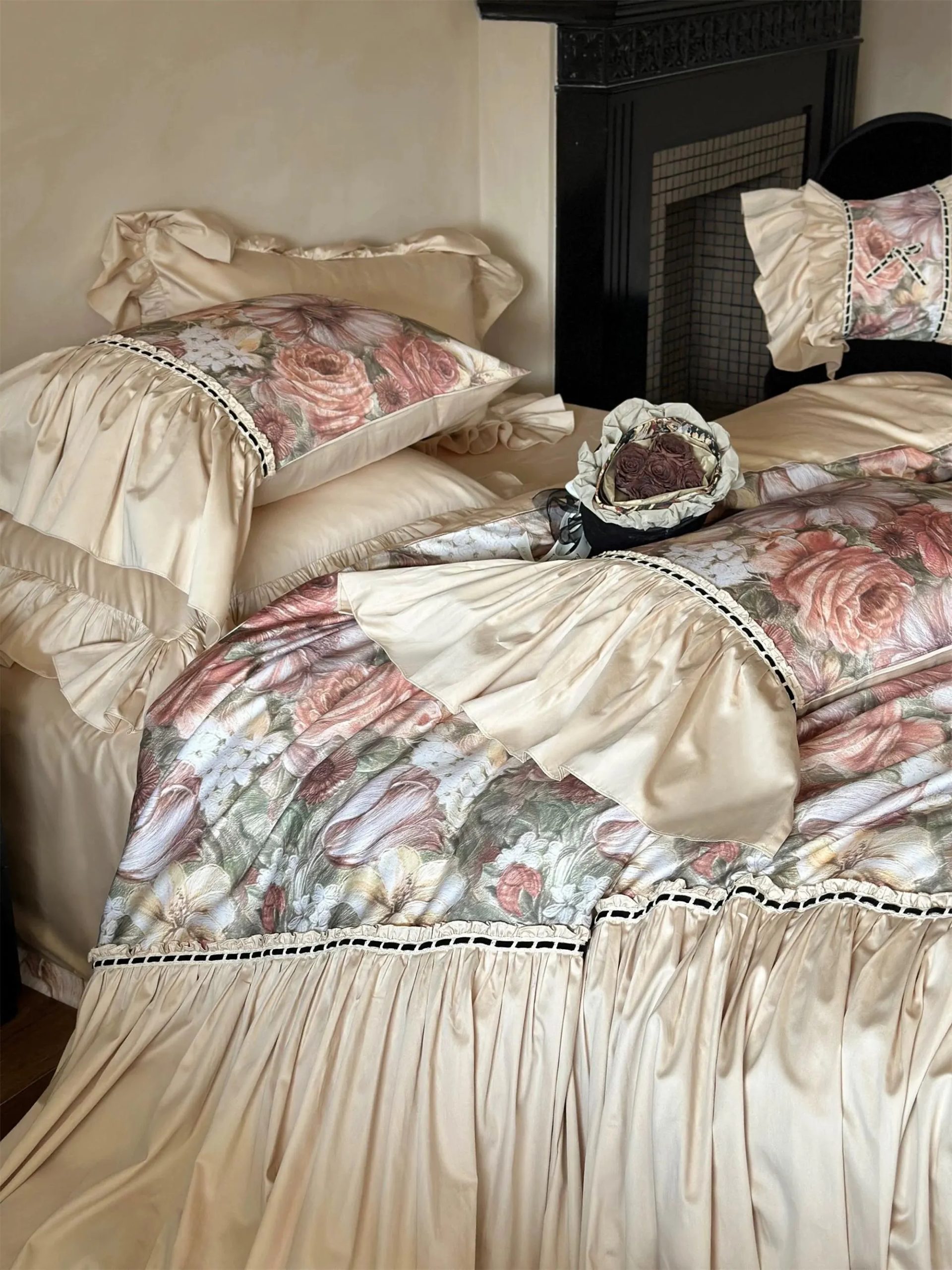 French retro floral satin four-piece bedding set - Image 7