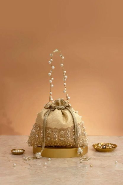Palace-style gilded pearl embroidered handbag