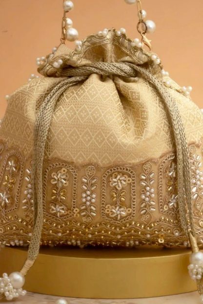 Palace-style gilded pearl embroidered handbag - Image 5