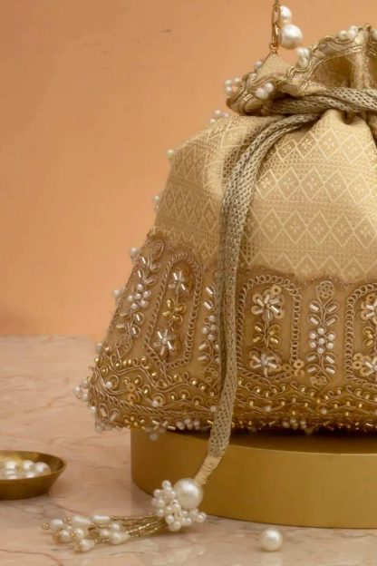 Palace-style gilded pearl embroidered handbag - Image 4