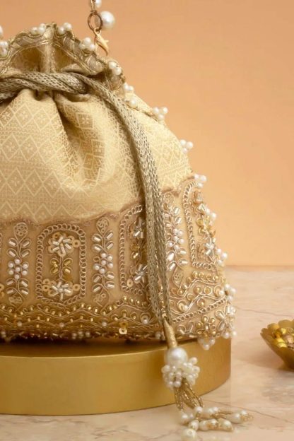 Palace-style gilded pearl embroidered handbag - Image 3