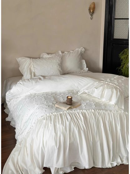 3D embroidered pure white bedding four-piece set - Image 2