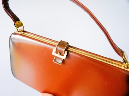 Vintage brown oil leather metal buckle handbag - Image 4
