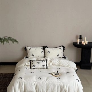 Retro bow contrast lace four-piece bedding set