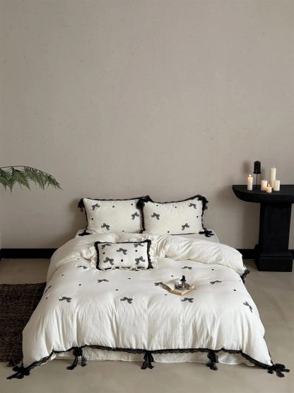 Retro bow contrast lace four-piece bedding set