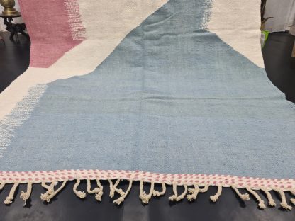 Handmade geometric contrasting tassel rug - Image 8