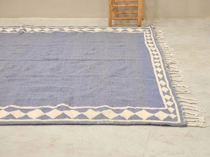 Handmade blue and white geometric tassel carpet - Image 4