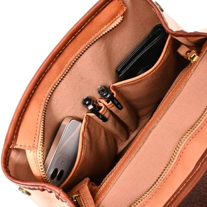 Retro contrasting leather backpack - Image 4