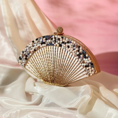 Vintage fan-shaped beaded clutch - Image 4